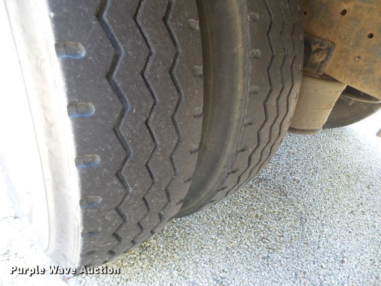 image for item DH3779 2001 Freightliner FL70  box truck