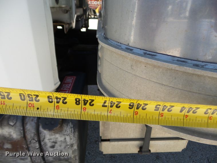 image for item DH3779 2001 Freightliner FL70  box truck