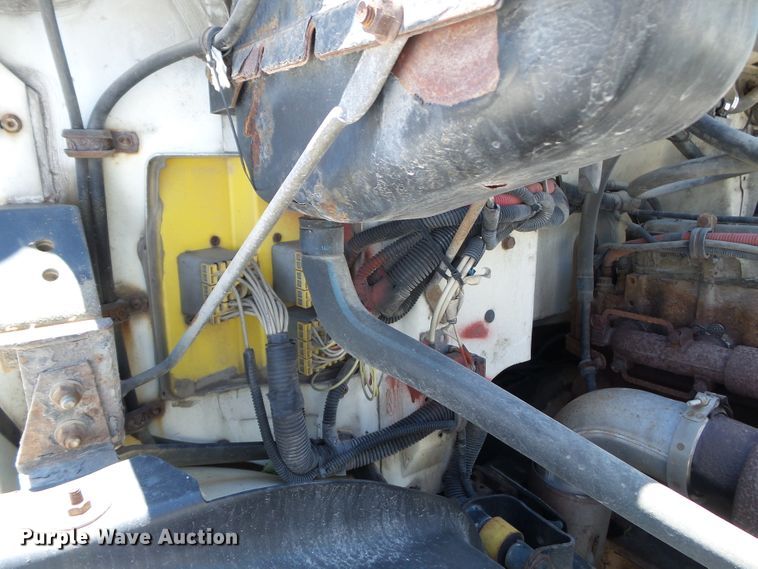 image for item DH3779 2001 Freightliner FL70  box truck