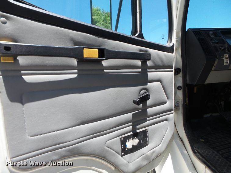 image for item DH3779 2001 Freightliner FL70  box truck