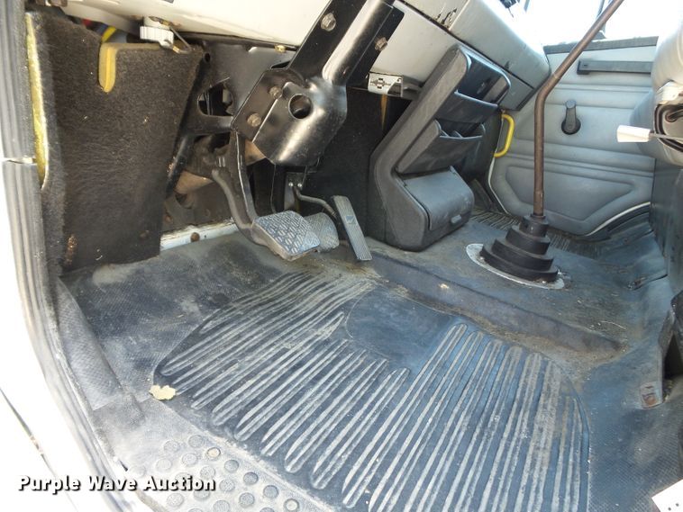 image for item DH3779 2001 Freightliner FL70  box truck