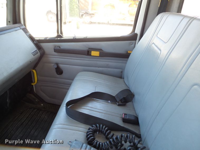 image for item DH3779 2001 Freightliner FL70  box truck