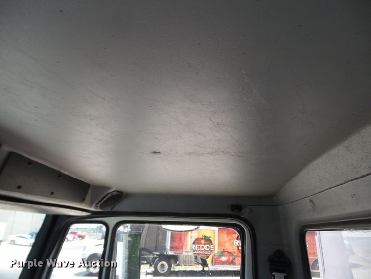 image for item DH3779 2001 Freightliner FL70  box truck