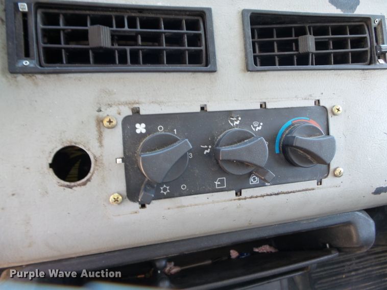 image for item DH3779 2001 Freightliner FL70  box truck