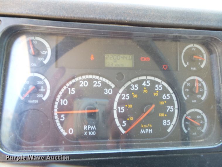 image for item DH3779 2001 Freightliner FL70  box truck