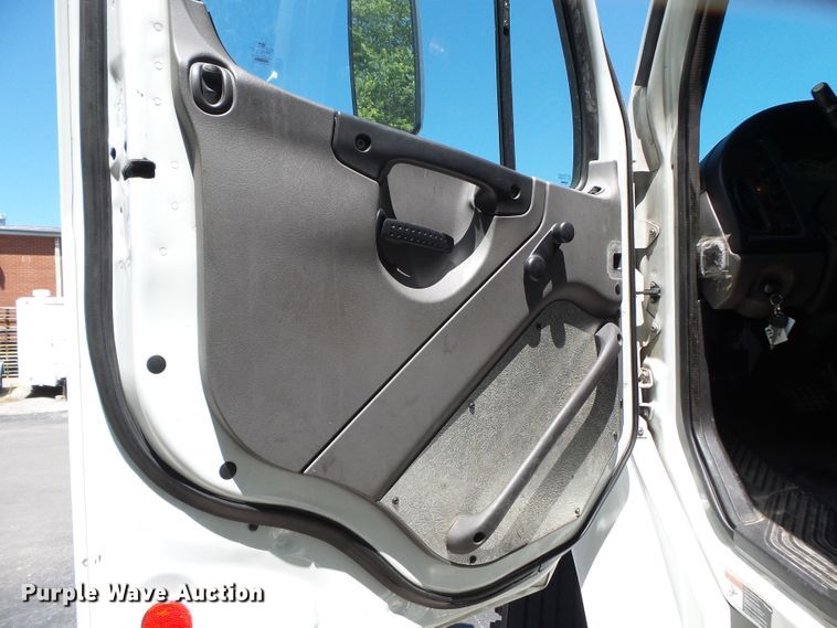 image for item DH3781 2012 Freightliner Business Class M2  semi truck