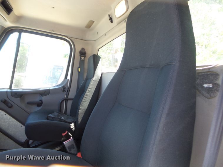 image for item DH3781 2012 Freightliner Business Class M2  semi truck