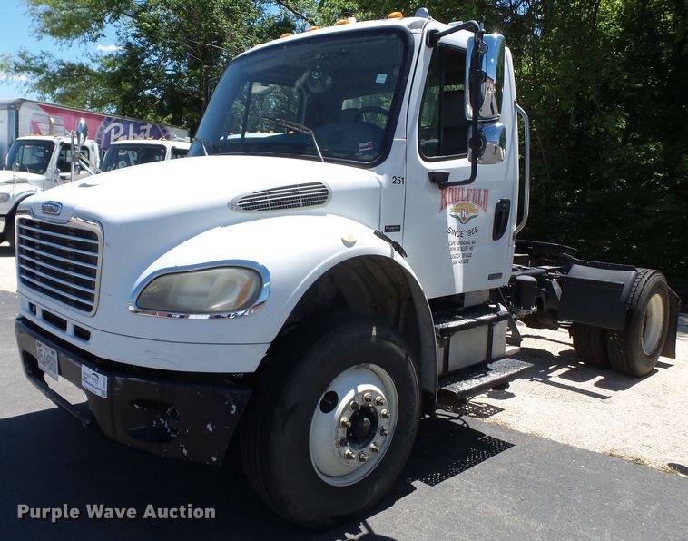 image for item DH3782 2006 Freightliner Business Class M2  semi truck