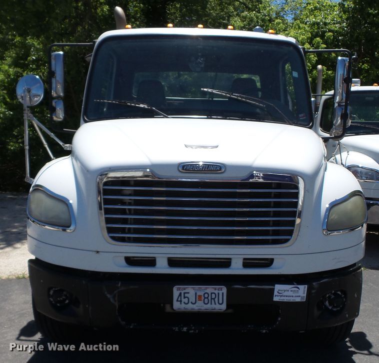image for item DH3782 2006 Freightliner Business Class M2  semi truck