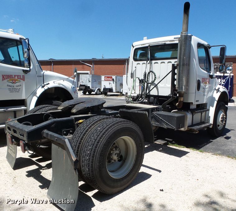 image for item DH3782 2006 Freightliner Business Class M2  semi truck