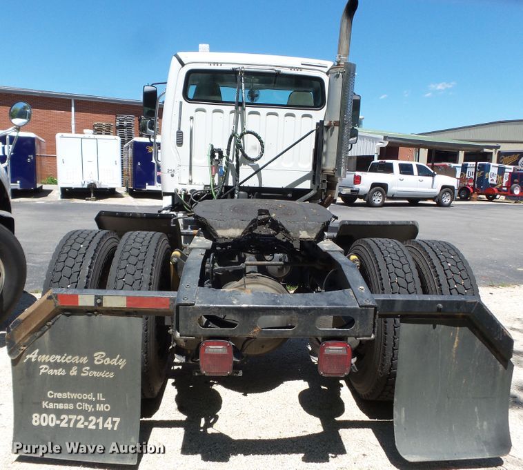 image for item DH3782 2006 Freightliner Business Class M2  semi truck