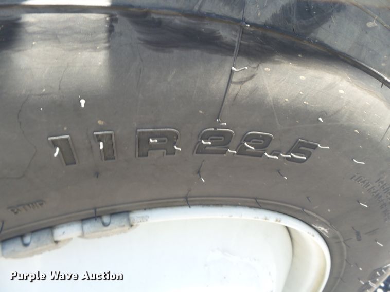 image for item DH3782 2006 Freightliner Business Class M2  semi truck