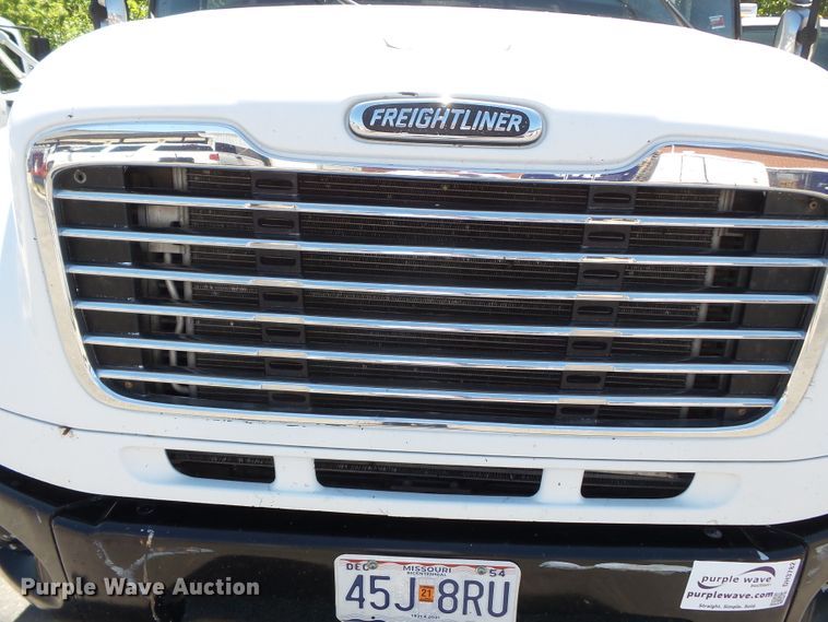 image for item DH3782 2006 Freightliner Business Class M2  semi truck