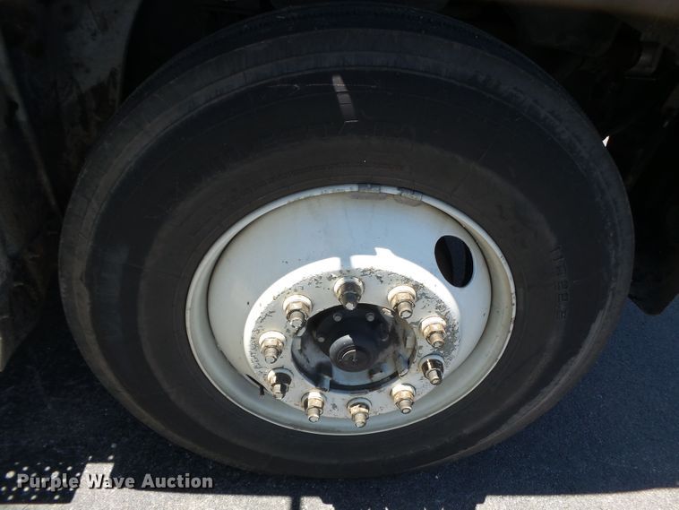 image for item DH3782 2006 Freightliner Business Class M2  semi truck