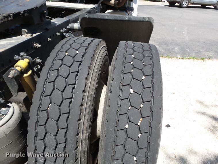 image for item DH3782 2006 Freightliner Business Class M2  semi truck