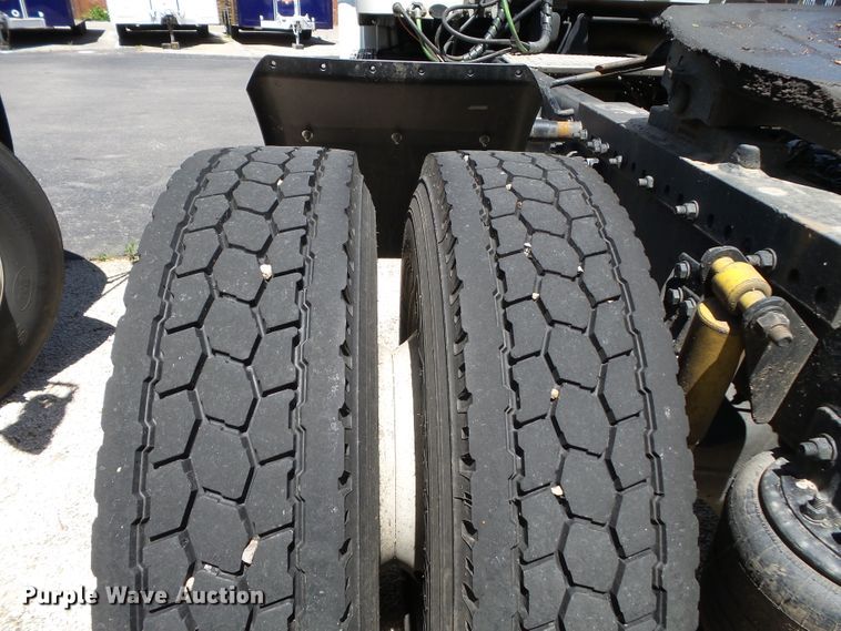 image for item DH3782 2006 Freightliner Business Class M2  semi truck