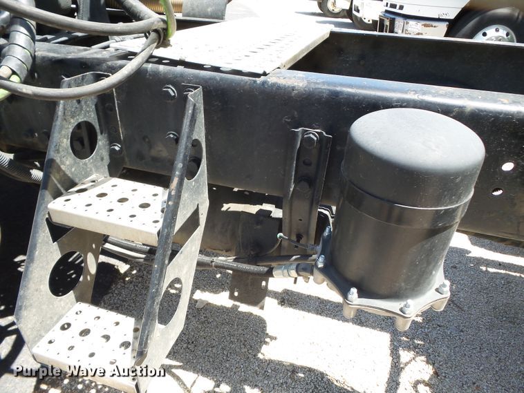 image for item DH3782 2006 Freightliner Business Class M2  semi truck