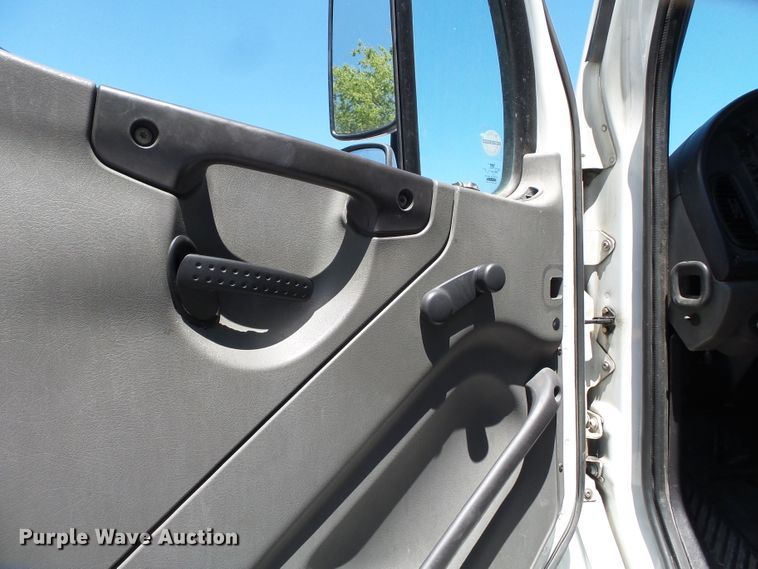 image for item DH3782 2006 Freightliner Business Class M2  semi truck