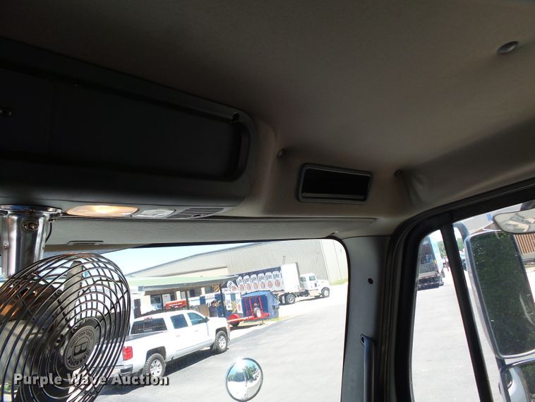 image for item DH3782 2006 Freightliner Business Class M2  semi truck