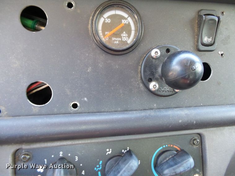 image for item DH3782 2006 Freightliner Business Class M2  semi truck