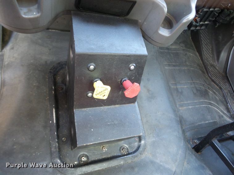 image for item DH3782 2006 Freightliner Business Class M2  semi truck