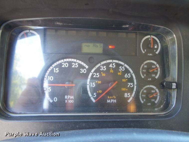 image for item DH3782 2006 Freightliner Business Class M2  semi truck