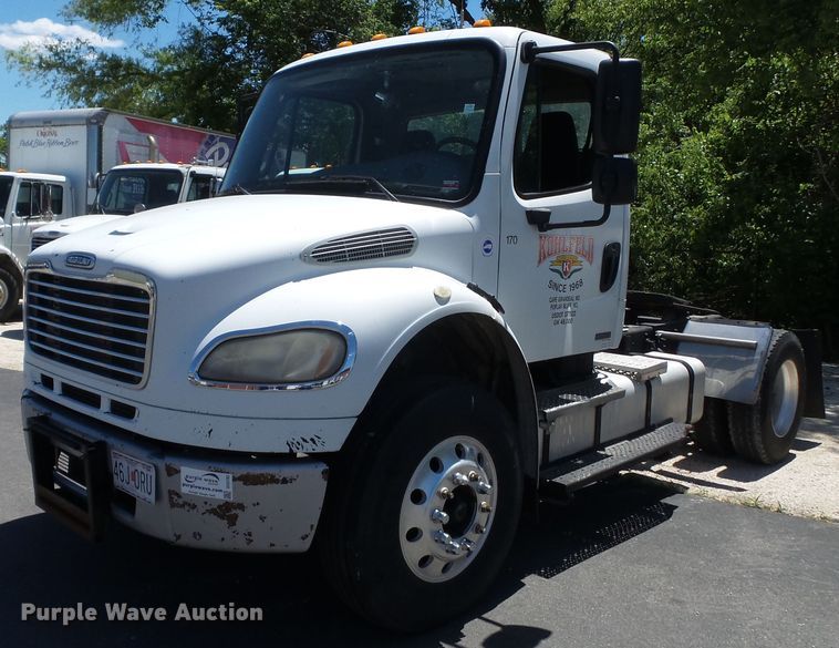 image for item DH3783 2008 Freightliner Business Class M2  semi truck