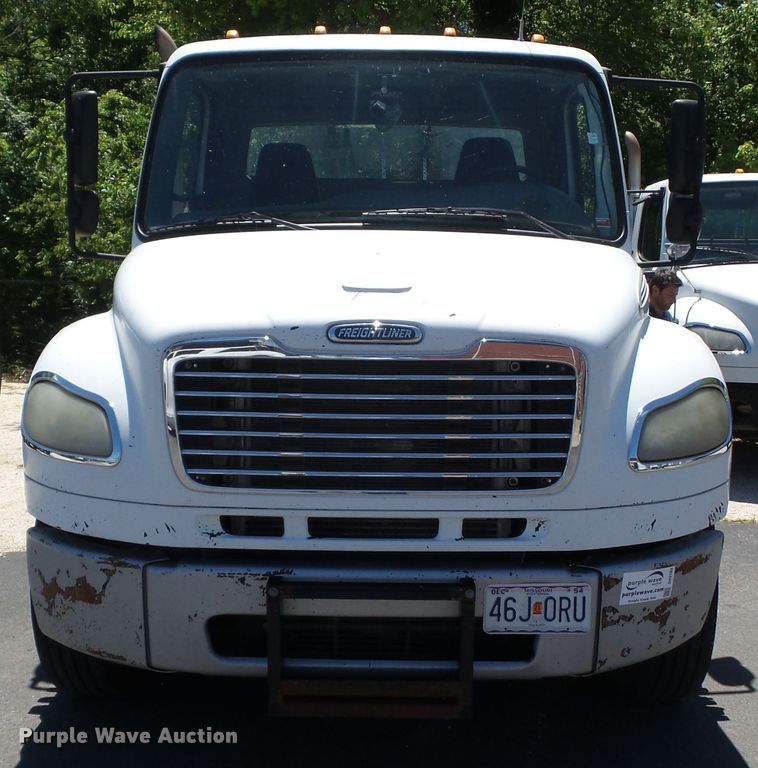 image for item DH3783 2008 Freightliner Business Class M2  semi truck