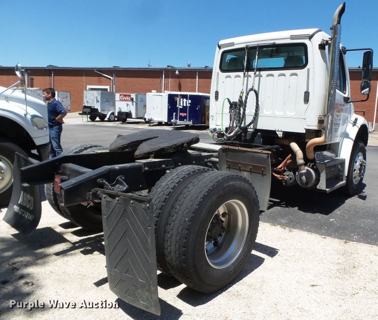 image for item DH3783 2008 Freightliner Business Class M2  semi truck