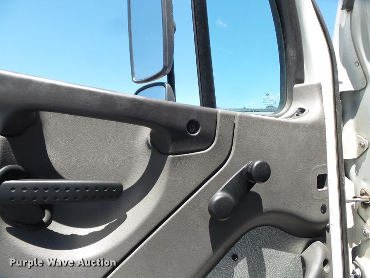 image for item DH3783 2008 Freightliner Business Class M2  semi truck