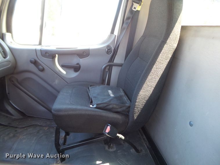 image for item DH3783 2008 Freightliner Business Class M2  semi truck