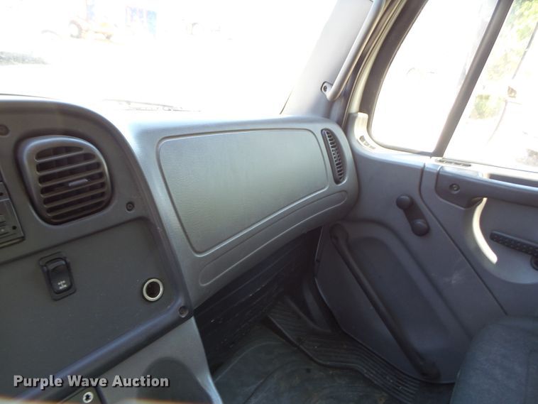 image for item DH3783 2008 Freightliner Business Class M2  semi truck