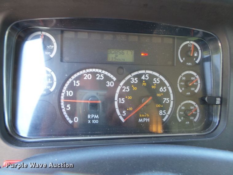 image for item DH3783 2008 Freightliner Business Class M2  semi truck