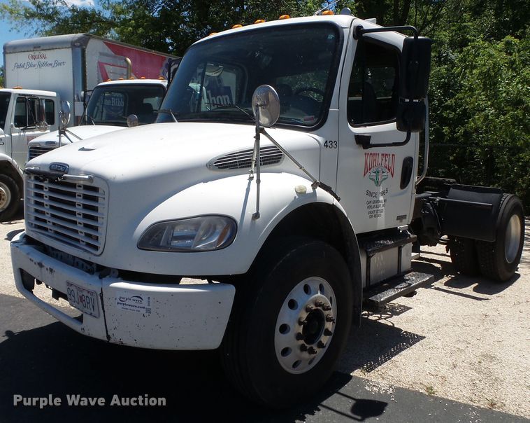 image for item DH3784 2007 Freightliner Business Class M2  semi truck