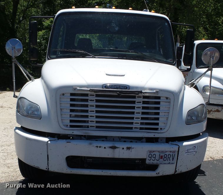 image for item DH3784 2007 Freightliner Business Class M2  semi truck