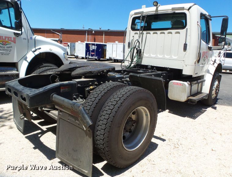 image for item DH3784 2007 Freightliner Business Class M2  semi truck