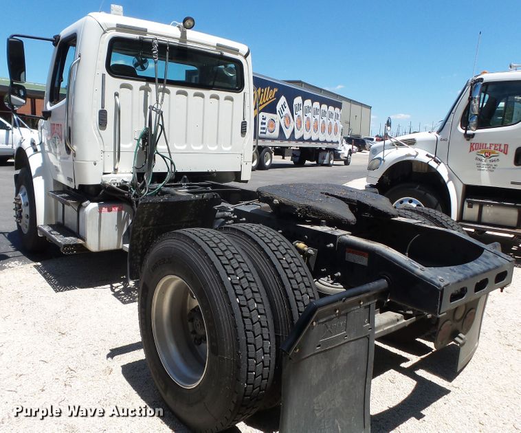 image for item DH3784 2007 Freightliner Business Class M2  semi truck