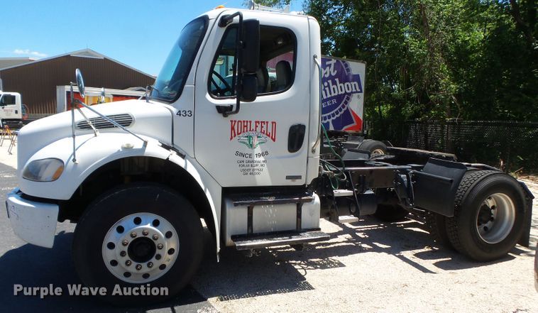 image for item DH3784 2007 Freightliner Business Class M2  semi truck