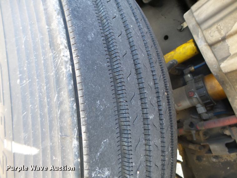 image for item DH3784 2007 Freightliner Business Class M2  semi truck