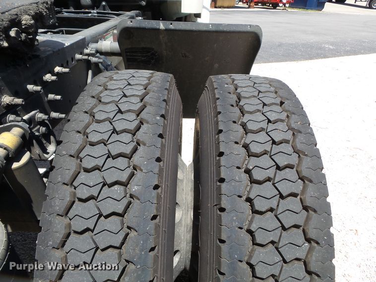 image for item DH3784 2007 Freightliner Business Class M2  semi truck