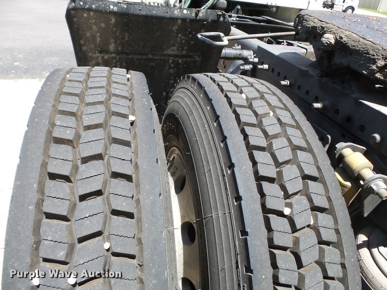 image for item DH3784 2007 Freightliner Business Class M2  semi truck