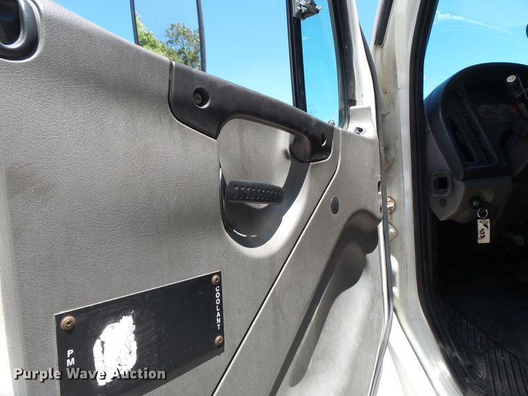 image for item DH3784 2007 Freightliner Business Class M2  semi truck