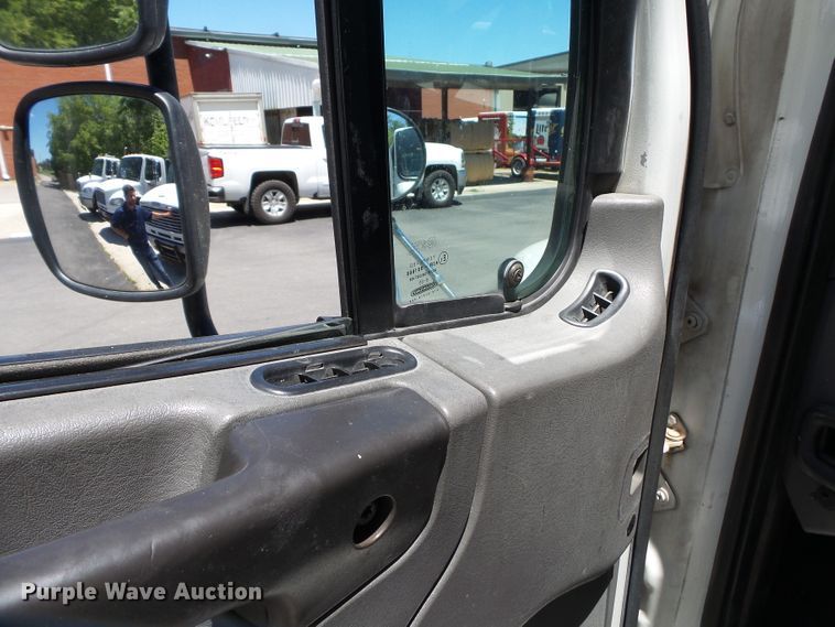 image for item DH3784 2007 Freightliner Business Class M2  semi truck