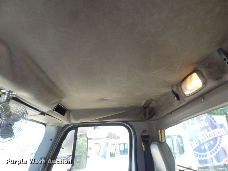 image for item DH3784 2007 Freightliner Business Class M2  semi truck