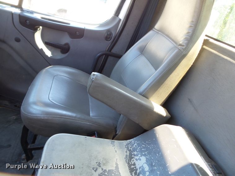 image for item DH3784 2007 Freightliner Business Class M2  semi truck