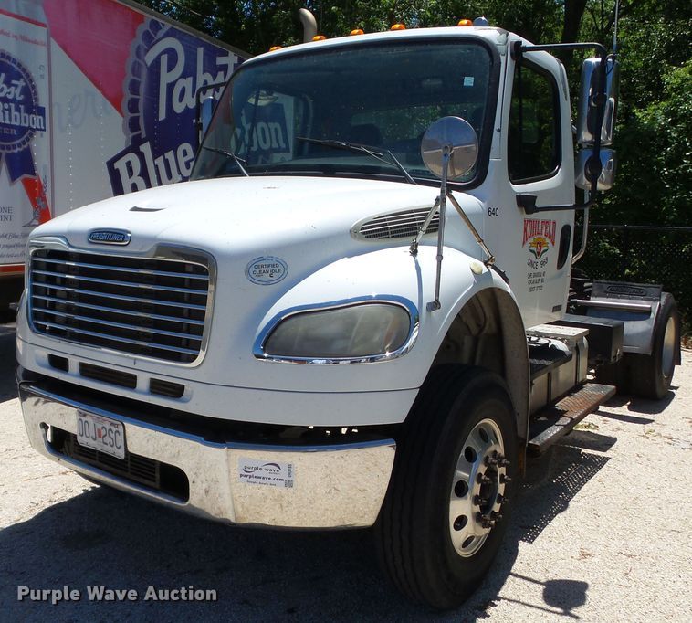 image for item DH3785 2009 Freightliner Business Class M2  semi truck