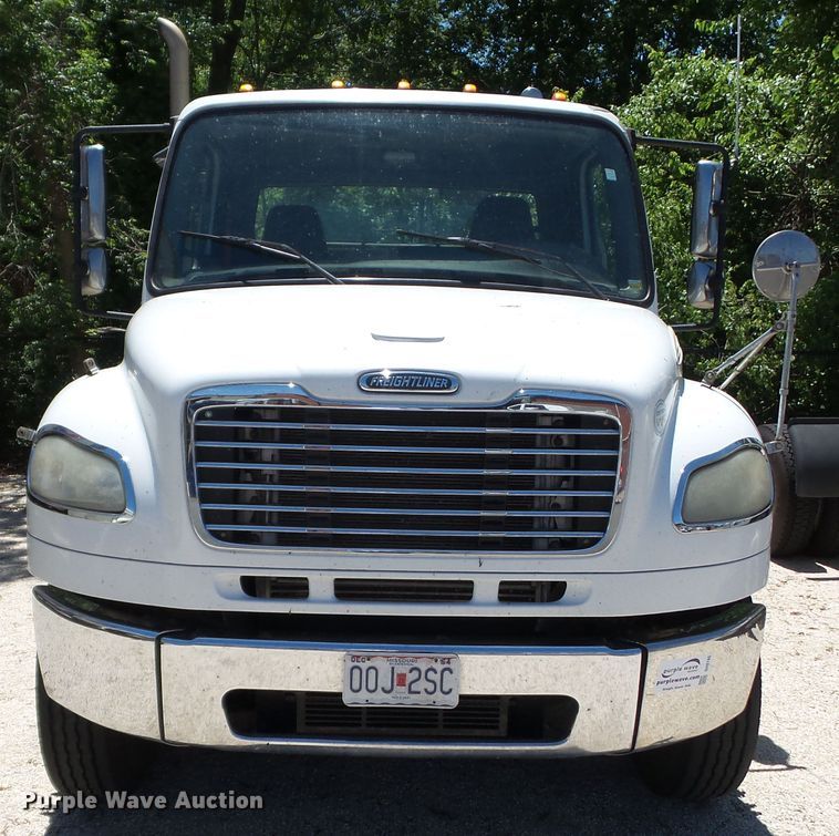 image for item DH3785 2009 Freightliner Business Class M2  semi truck