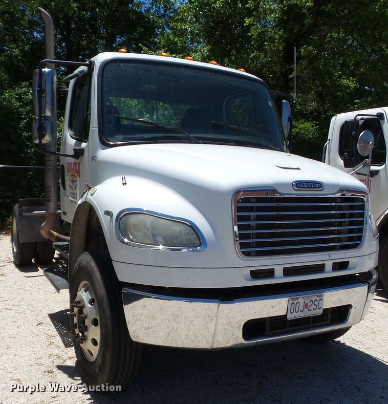 image for item DH3785 2009 Freightliner Business Class M2  semi truck