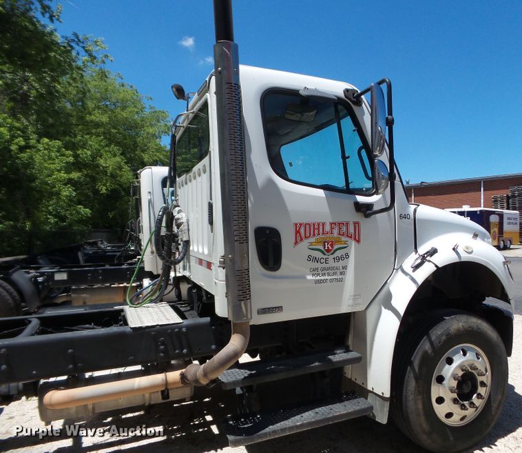 image for item DH3785 2009 Freightliner Business Class M2  semi truck