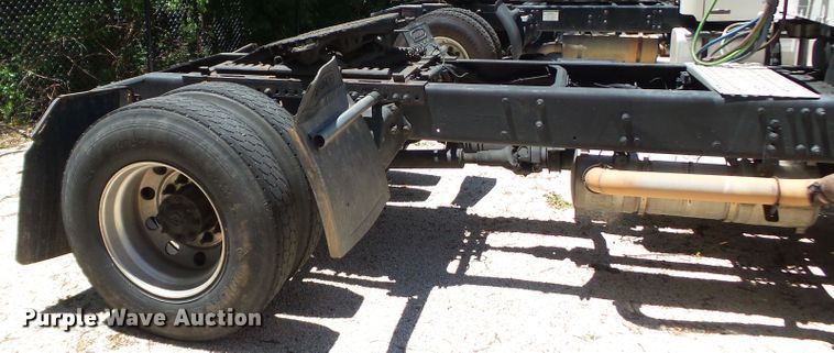 image for item DH3785 2009 Freightliner Business Class M2  semi truck